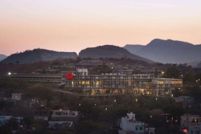  Ramada Udaipur Resort & Spa  Удайпур
